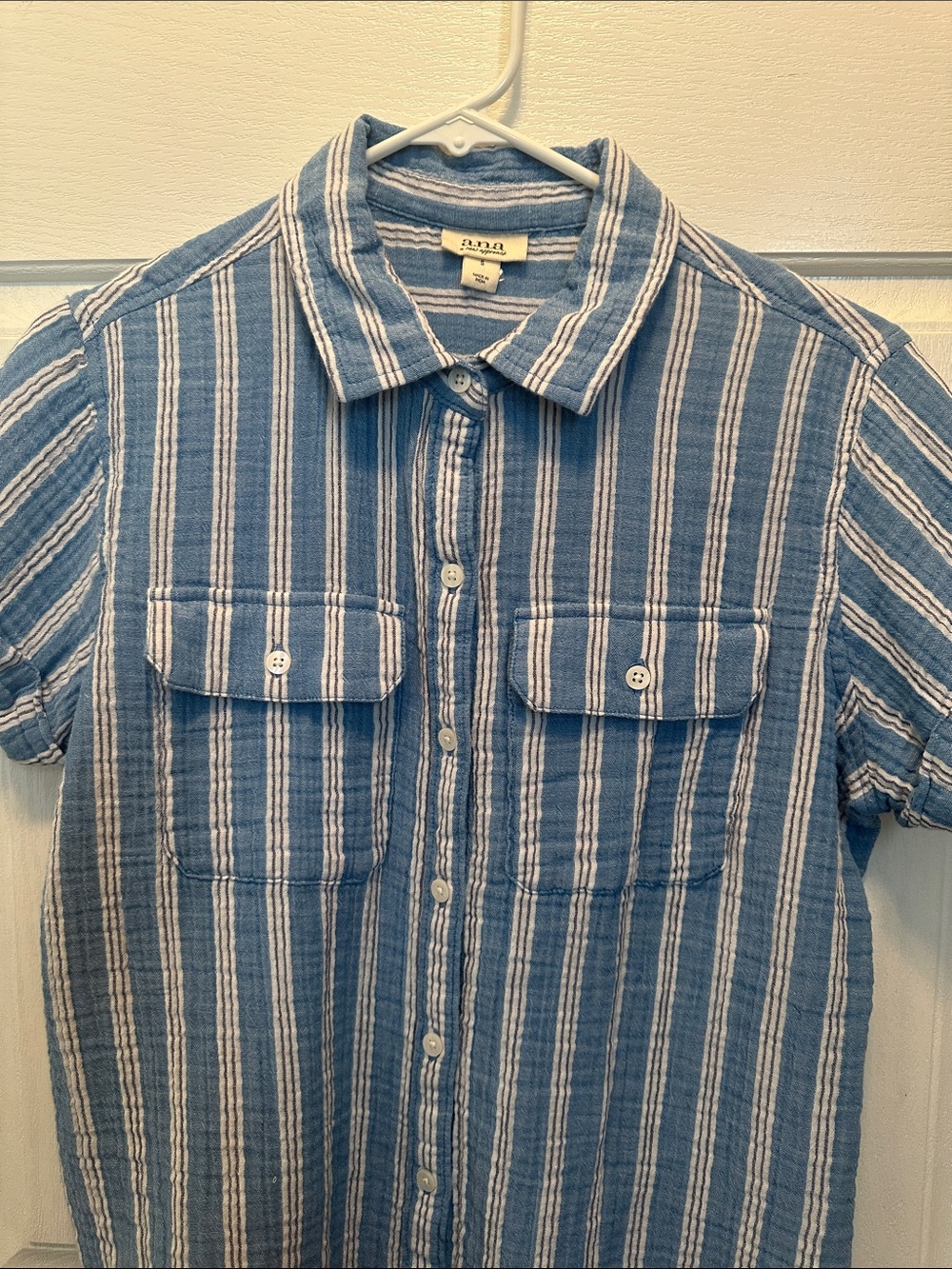a.n.a Blue and White Striped Short-Sleeve Button-Down Shirt Beachy Size Small - Picture 3 of 5
